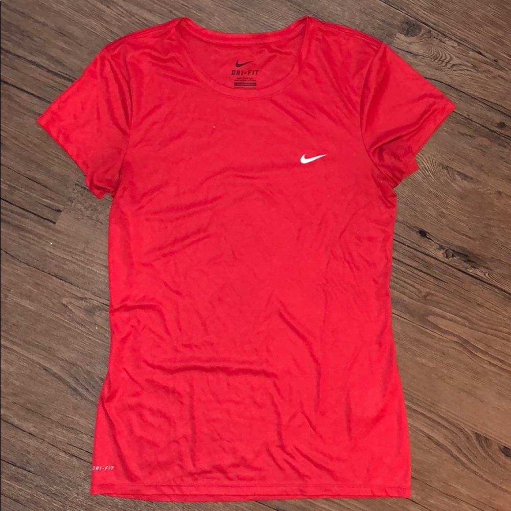 NIKE Dri-Fit Fitted tee